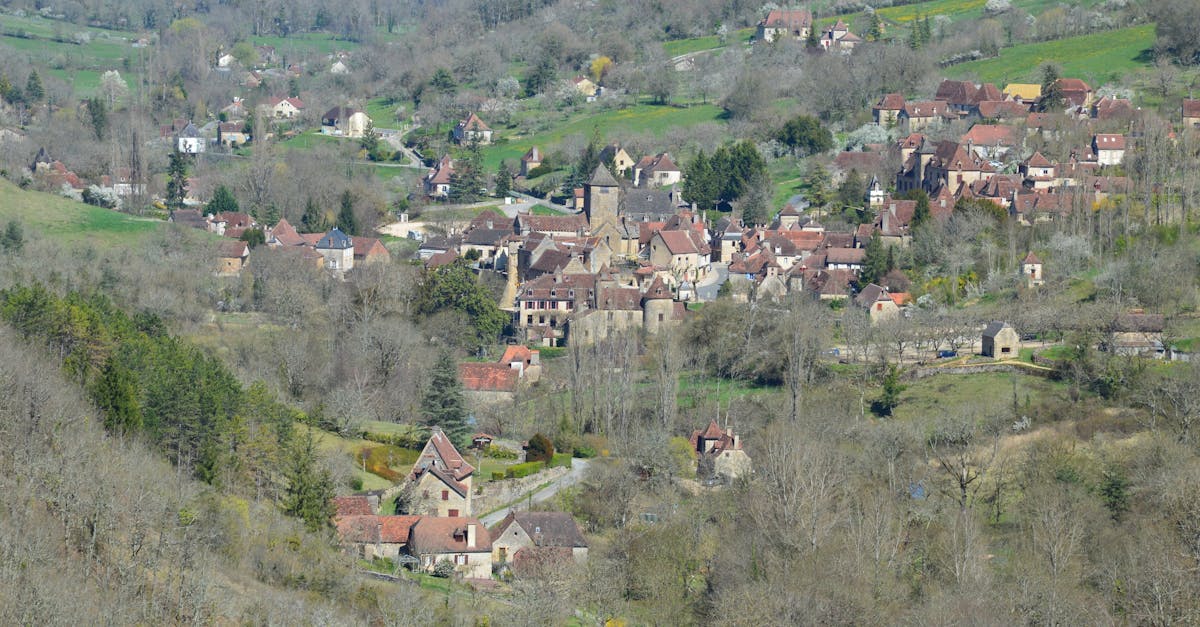découvrez les noms mystérieux des villages normands et plongez dans l'histoire fascinante de la normandie à travers ses appellations énigmatiques.