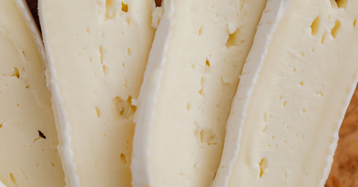 découvrez le fromage à croûte lavée, un fromage au goût prononcé et à la texture onctueuse, idéal pour les amateurs de saveurs affinées.