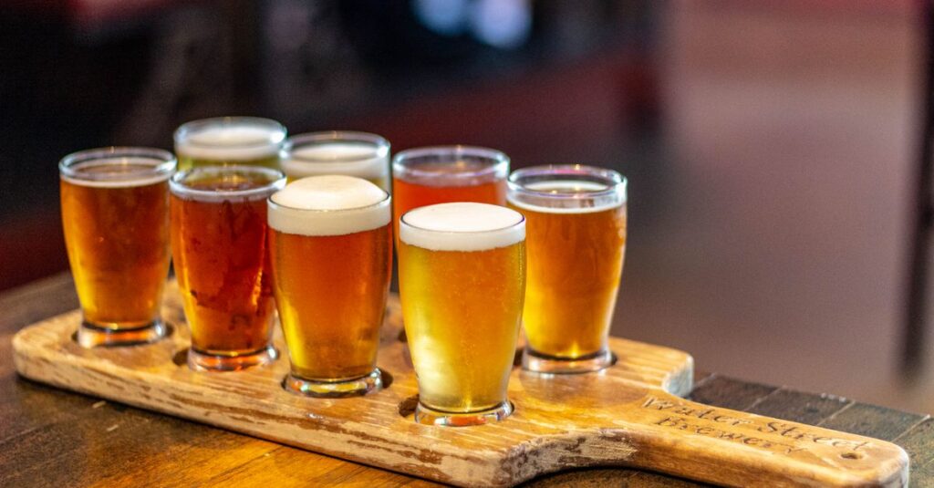 découvrez le rôle du brewmaster, expert en brassage de bière, qui maîtrise l'art de créer des bières uniques et savoureuses grâce à son savoir-faire et sa passion.