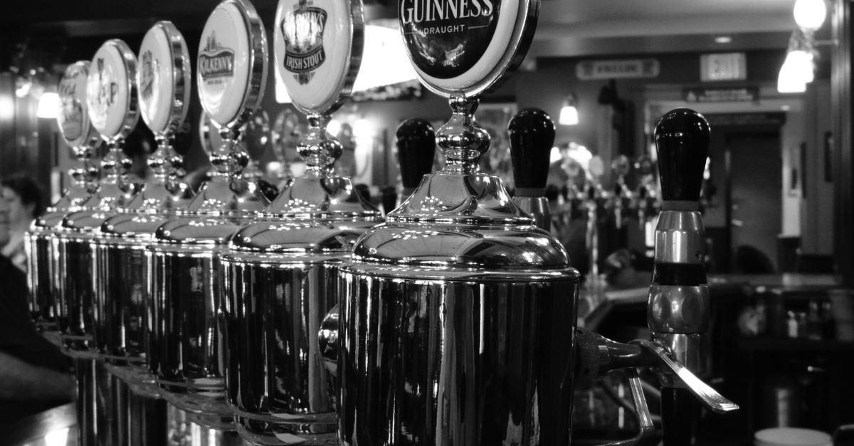 découvrez nos distributeurs de bière pour la maison, parfaits pour servir une bière fraîche et pression directement chez vous.